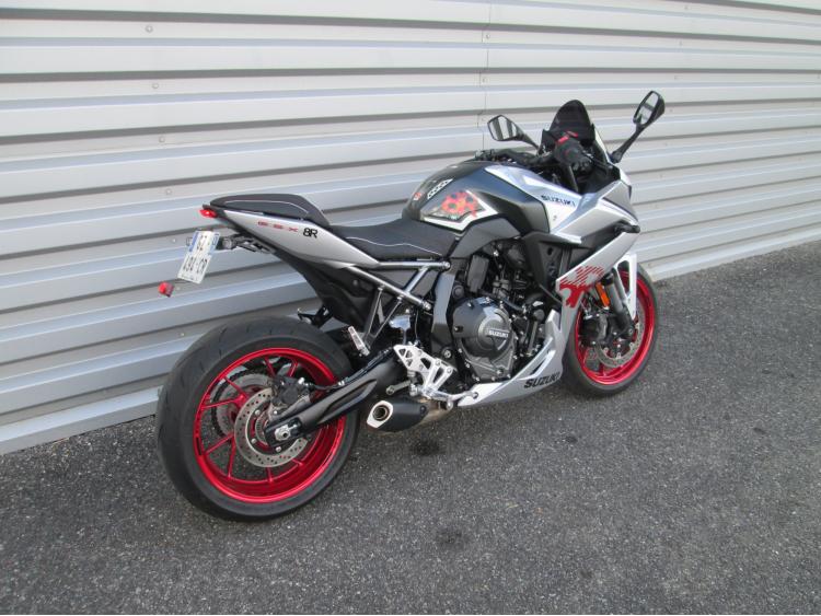 SUZUKI GSX-8R