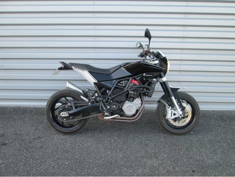 HUSQVARNA NUDA 900