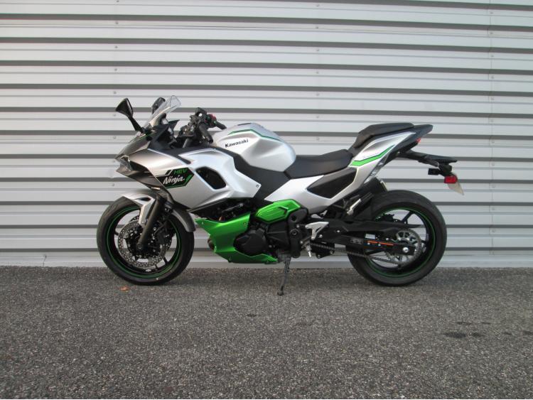 KAWASAKI Ninja 7 Hybrid
